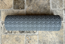 Load image into Gallery viewer, Small Flower Pattern Texture Roller